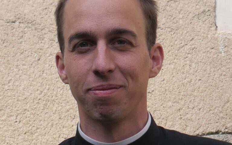 Don Arthur, nouveau vicaire de la paroisse